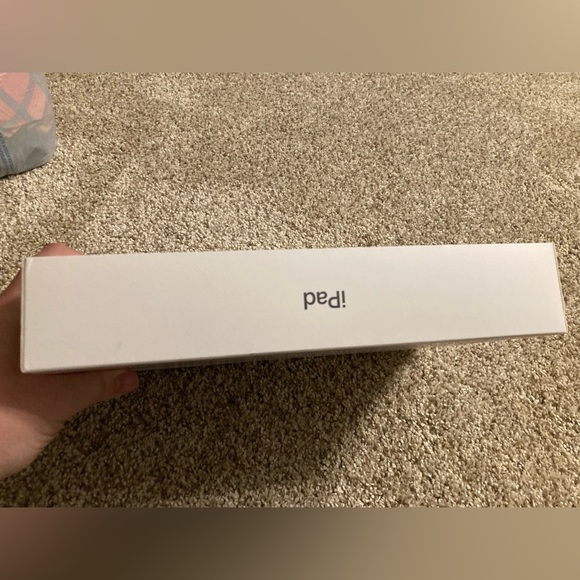 Apple iPad 7th generation Wi-Fi 32 gb product box and instructions - Picture 2 of 10